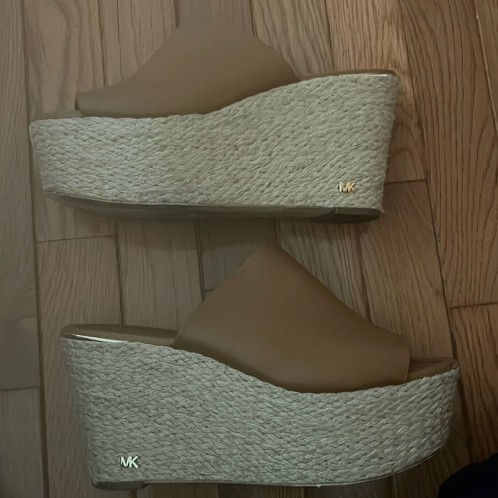 Micheal Kors platform wedges size 8.5 - Picture 1 of 3